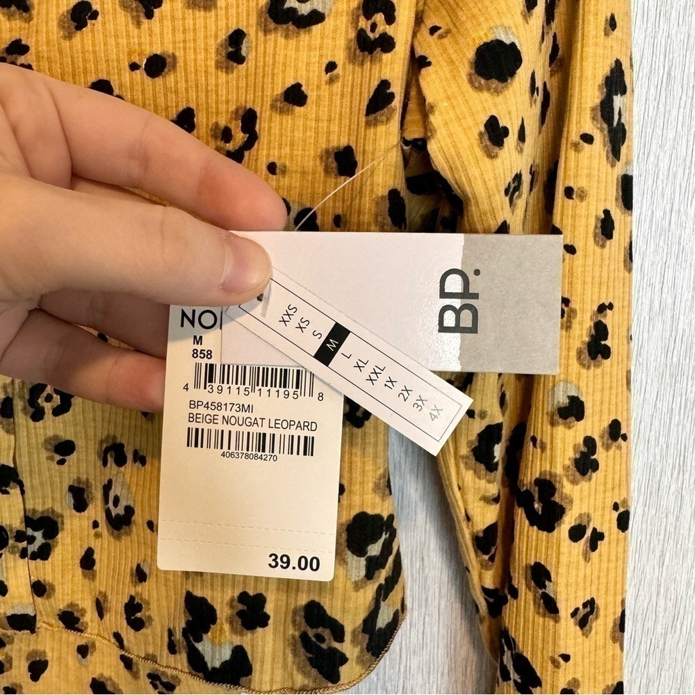 NWT BP Biege Nougat Leopard Crop Top Tank & Cardigan Attached Set Medium - Picture 7 of 10